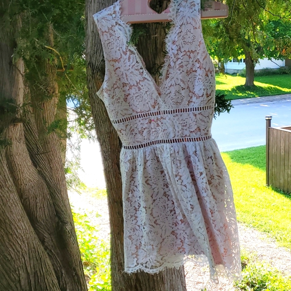 🦋 Beautiful lacey dress